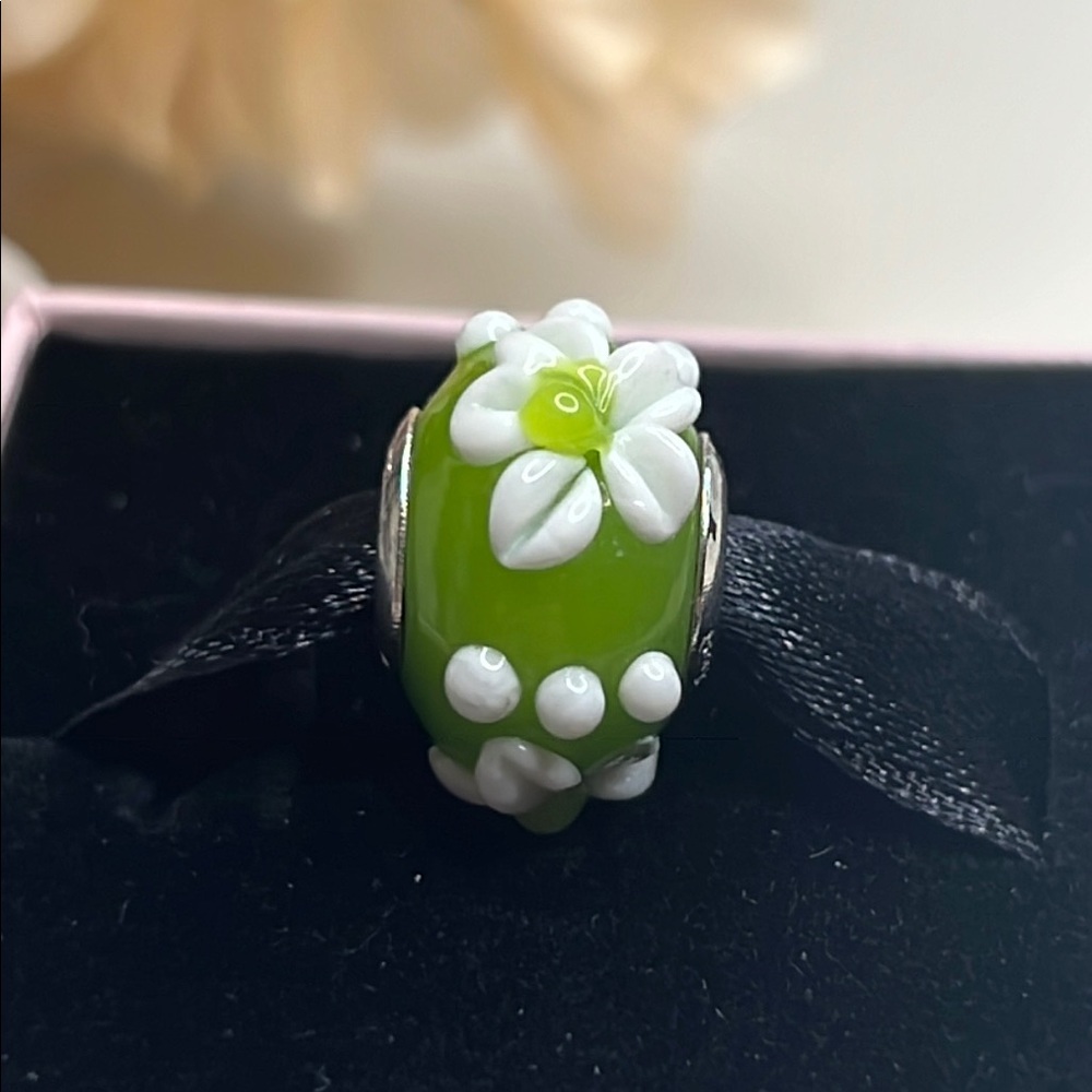Pandora & Chamilia Compatible Green Murano Glass Charm & Textured White Flowers